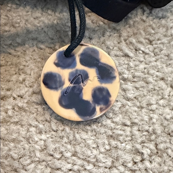 Marlo Vintage Black and Tan Crossbody Bag - Picture 11 of 12